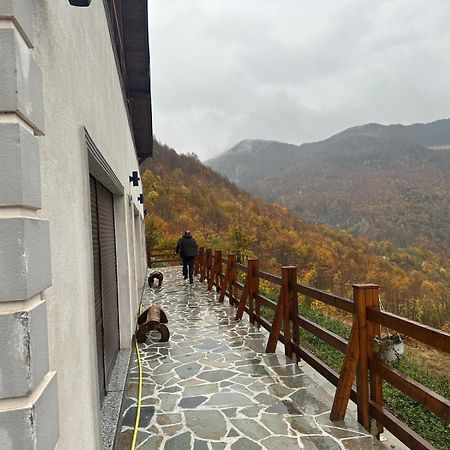 Zeneli Alpin Chalet Cerem Buitenkant foto